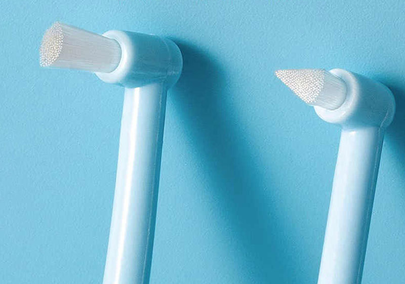 Single-bristle toothbrush with pointed head, flat head, soft bristles, small head, for cleaning interdental spaces, wisdom teeth, and braces.